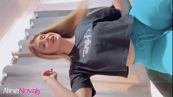 Loira peituda responde às perguntas mais quentes e mostra tudo o que eles pedem - alinenovak.com.br