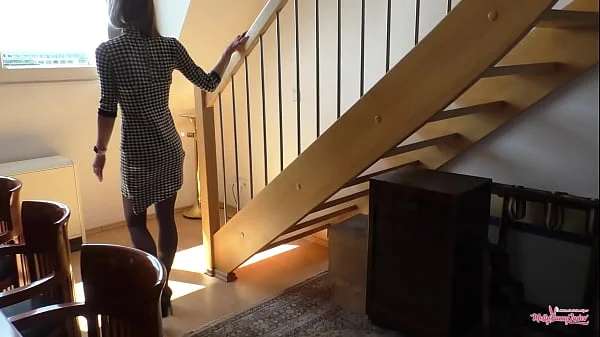 Schlanke Melly zum Orgasmus gefickt. Lange Beine, Strapse und geil auf Sex! Traumfrau!