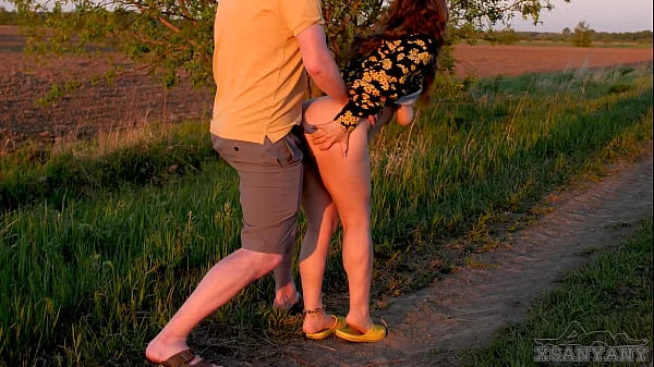 Cute saree bhabhi asked directions from a Desi stranger and was fucked hard in the scarlet sunset!