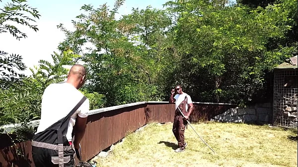 Sunbathing Beauty Vinna Reed Gets DP'd By BBC Gardeners GP2632