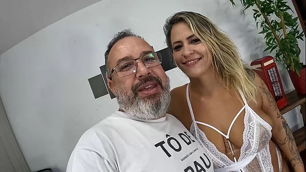 A grande estreia de Kristal Stefanini com seu rabo gigante