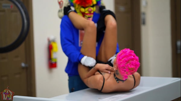 Ebony Pornstar Jasamine Banks Gets Fucked In A Busy Laundromat by Gibby The Clown