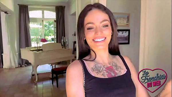 Clara Mia profite d'un plan à trois avec sodomie